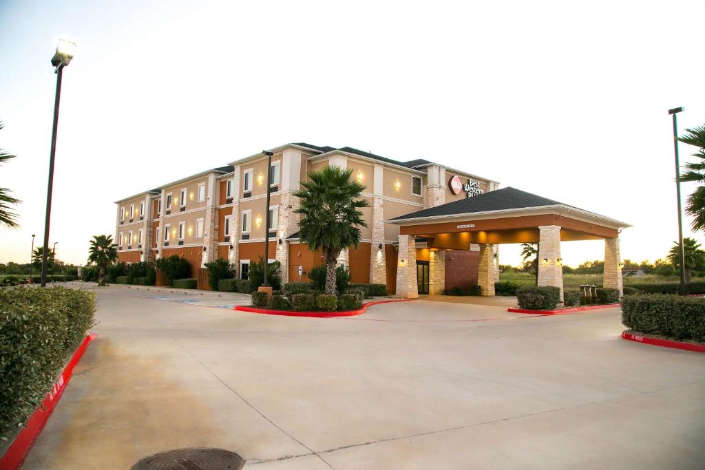 Best Western Plus Longhorn Inn & Suites image 10
