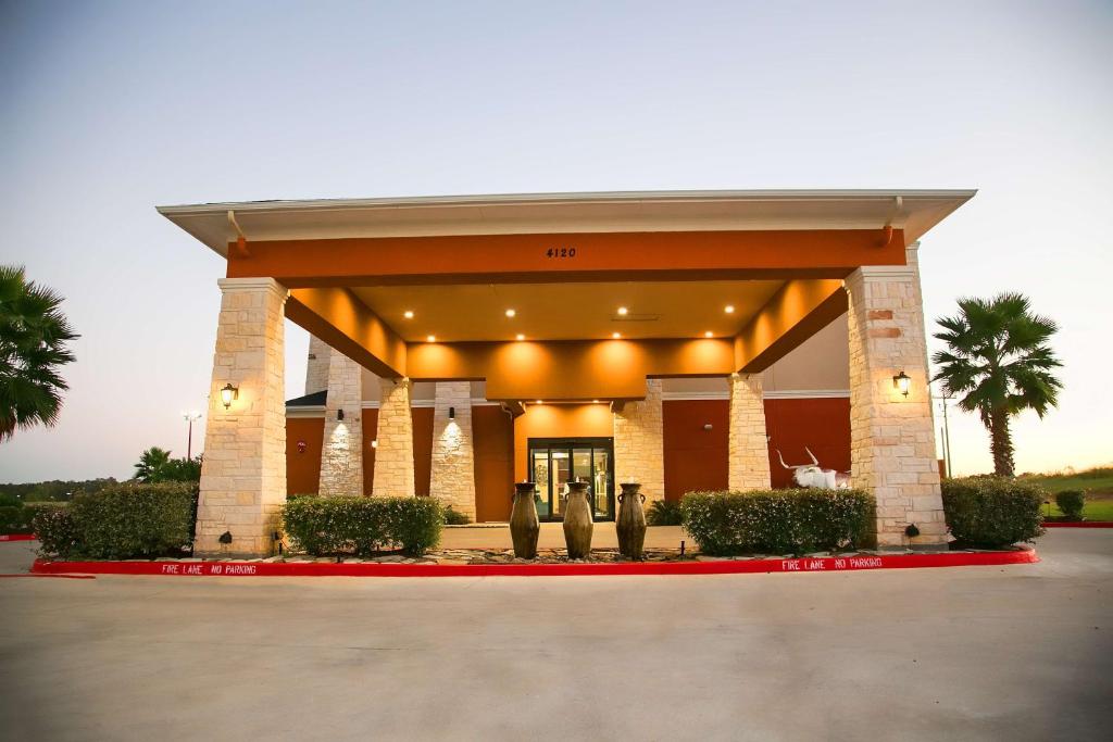 Best Western Plus Longhorn Inn & Suites image 8