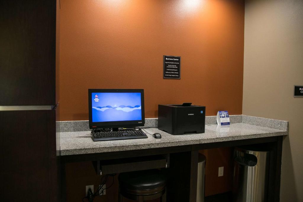 Best Western Plus Longhorn Inn & Suites image 9